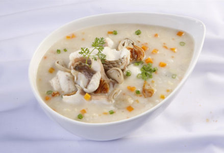 Răng bé mọc chậm mẹ phải làm sao